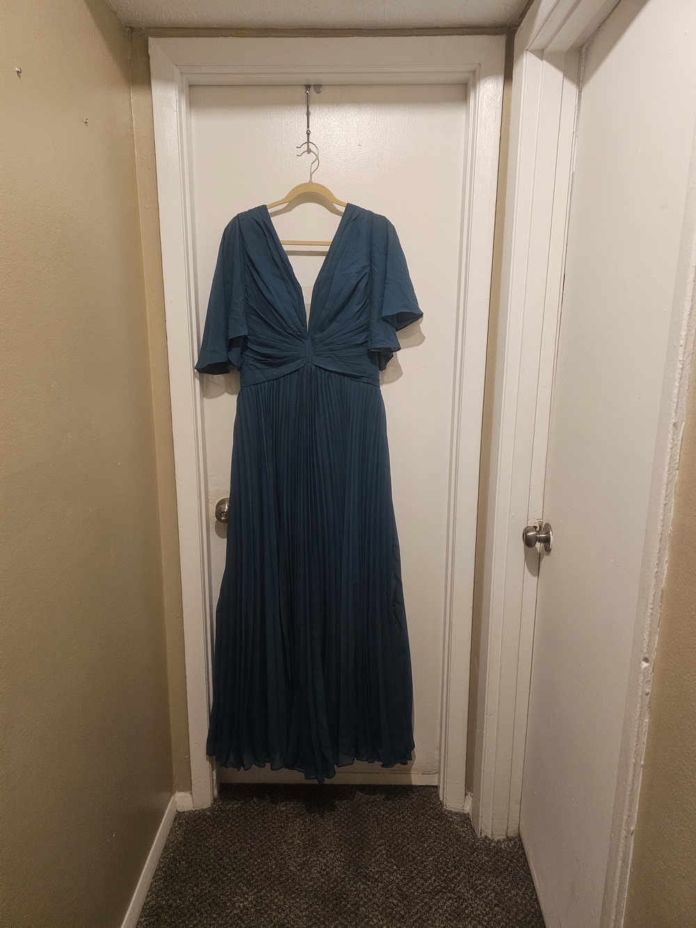 Elegant Teal Pleated V-Neck Maxi Dress with Flutter Sleeves